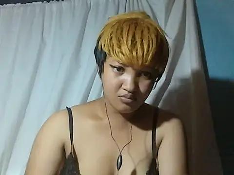 Snapshot of AVRILA chatting on November 27, 2025, 6:15 am AVRILA online show from November 27, 2025, 6:15 am