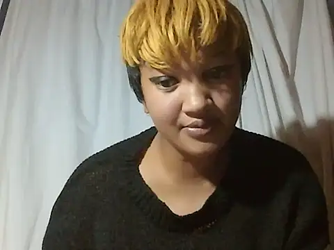 Snapshot of AVRILA chatting on December 16, 2025, 6:51 am AVRILA online show from December 16, 2025, 6:51 am