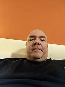 Snapshot of brian4300 chatting on January 9, 2026, 2:20 pm brian4300 online show from January 9, 2026, 2:20 pm