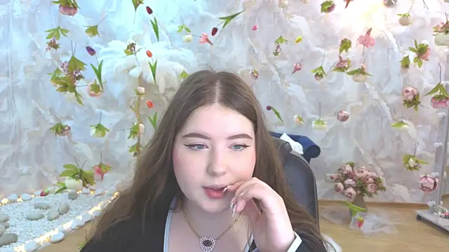 NicoleFoxery online show from May 25, 2026, 6:25 pm
