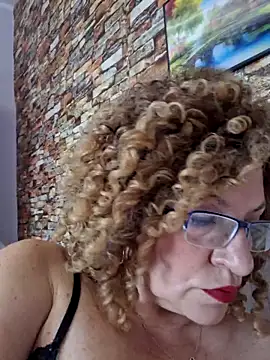 Hot Azaleea online show from May 22, 2026, 5:47 am