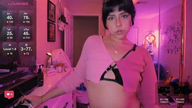 Snapshot of Evie-Luna chatting on November 12, 2025, 2:45 am Evie-Luna online show from November 12, 2025, 2:45 am