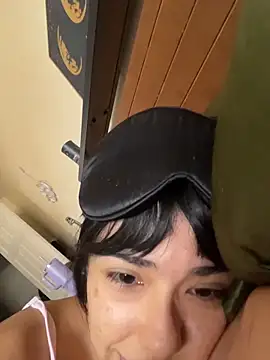 Snapshot of Evie-Luna chatting on November 22, 2025, 7:02 pm Evie-Luna online show from November 22, 2025, 7:02 pm