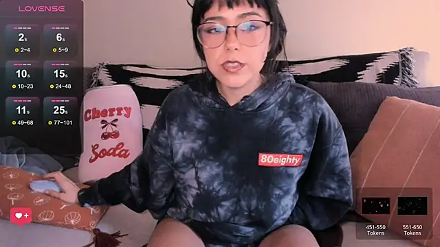 Snapshot of Evie-Luna chatting on November 28, 2025, 10:12 pm Evie-Luna online show from November 28, 2025, 10:12 pm