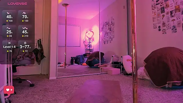 Snapshot of Evie-Luna chatting on December 18, 2025, 2:39 am Evie-Luna online show from December 18, 2025, 2:39 am