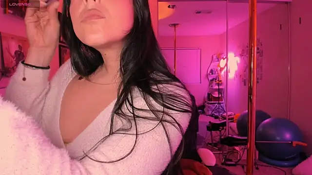 Evie-Luna online show from February 18, 2026, 3:46 am