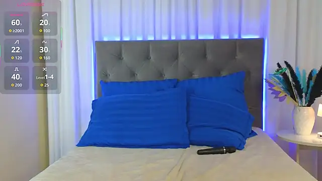 Snapshot of Ariana_Petite chatting on October 2, 2025, 12:17 am Ariana Petite online show from October 2, 2025, 12:17 am