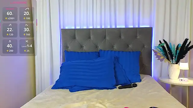 Snapshot of Ariana_Petite chatting on October 6, 2025, 12:19 am Ariana Petite online show from October 6, 2025, 12:19 am