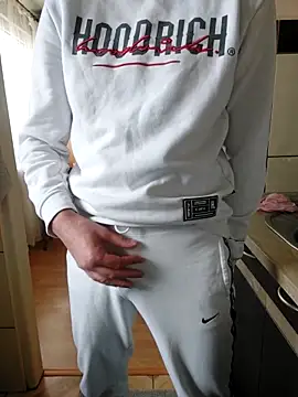 MlodyDres online show from October 26, 2025, 7:25 am