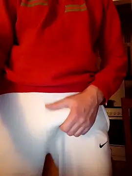 MlodyDres online show from October 28, 2025, 5:37 pm