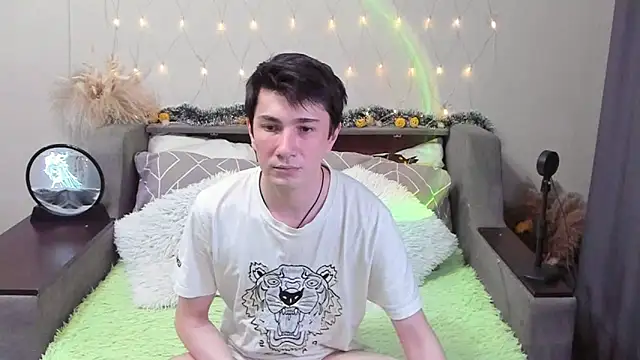 Yumi steve online show from November 3, 2025, 2:51 pm