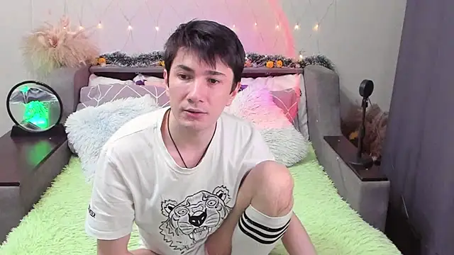 Yumi steve online show from November 8, 2025, 6:51 pm