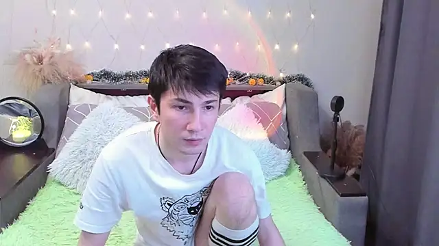 Yumi steve online show from November 18, 2025, 4:44 pm