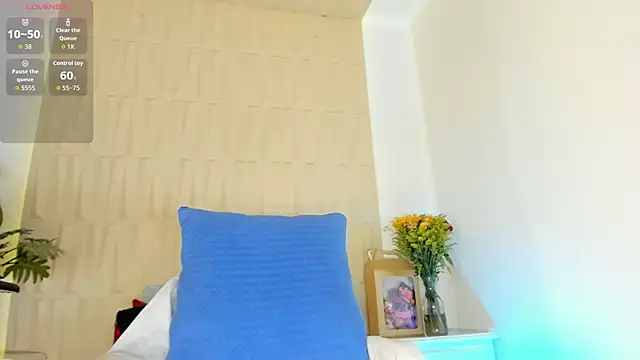 Snapshot of mia_pineda chatting on May 31, 2026, 10:44 pm mia pineda online show from May 31, 2026, 10:44 pm