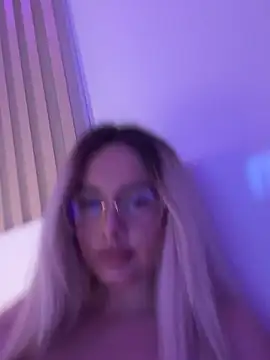 mollyxxx online show from December 3, 2025, 2:41 am