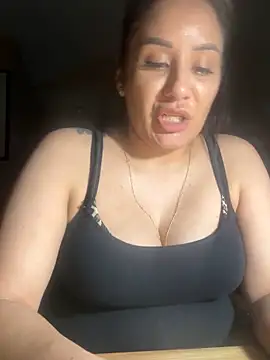 Snapshot of Aw_ThROAt9 chatting on March 24, 2026, 5:12 am Aw ThROAt9 online show from March 24, 2026, 5:12 am