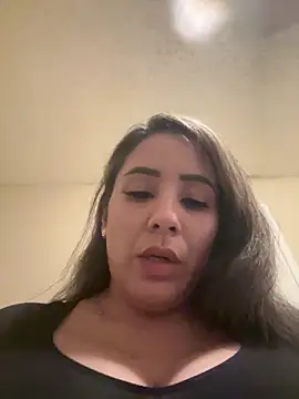 Snapshot of Aw_ThROAt9 chatting on April 11, 2026, 2:16 am Aw ThROAt9 online show from April 11, 2026, 2:16 am