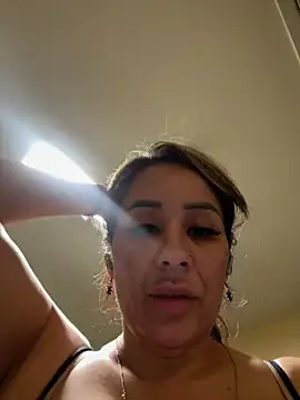 Snapshot of Aw_ThROAt9 chatting on May 25, 2026, 5:24 am Aw ThROAt9 online show from May 25, 2026, 5:24 am