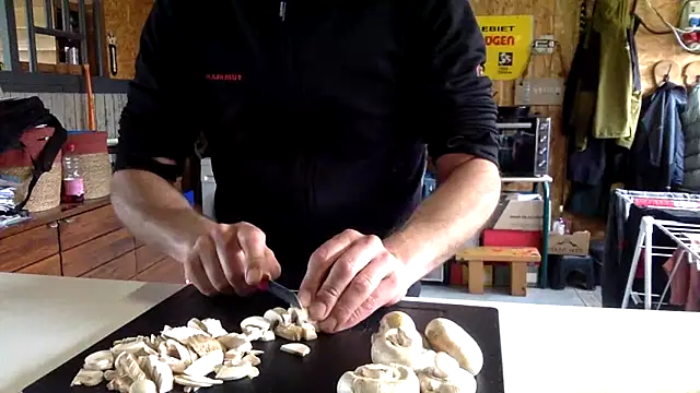 Snapshot of jayvanbergen chatting on April 10, 2026, 12:10 pm jayvanbergen online show from April 10, 2026, 12:10 pm