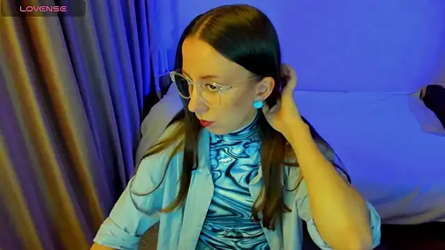 CurlySteph online show from April 15, 2026, 6:48 pm