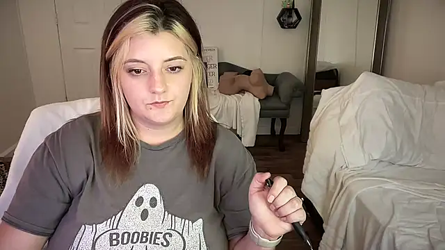 magicsparkles online show from February 18, 2025, 11:19 pm