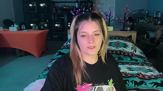 magicsparkles online show from October 8, 2025, 3:04 am