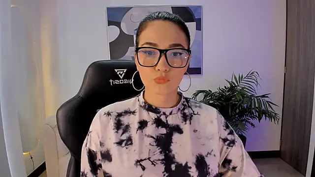 SaraParker  online show from March 6, 2025, 3:56 pm