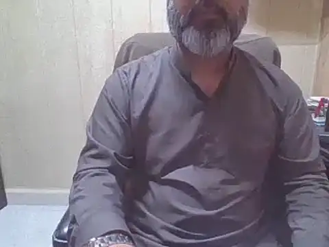 hairymaster95 online show from November 25, 2025, 4:23 am