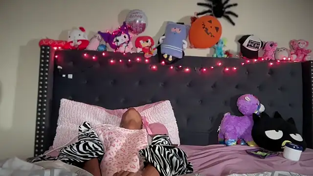 Cum2Charm online show from October 31, 2025, 2:40 pm