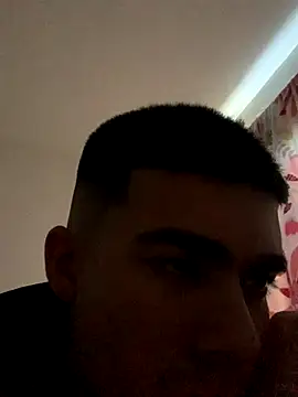 Snapshot of Yordy_xx chatting on September 21, 2025, 8:32 pm Yordy xx online show from September 21, 2025, 8:32 pm