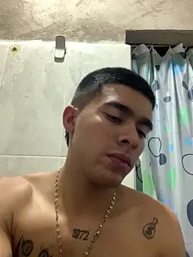 Snapshot of Yordy_xx chatting on November 6, 2025, 4:35 am Yordy xx online show from November 6, 2025, 4:35 am