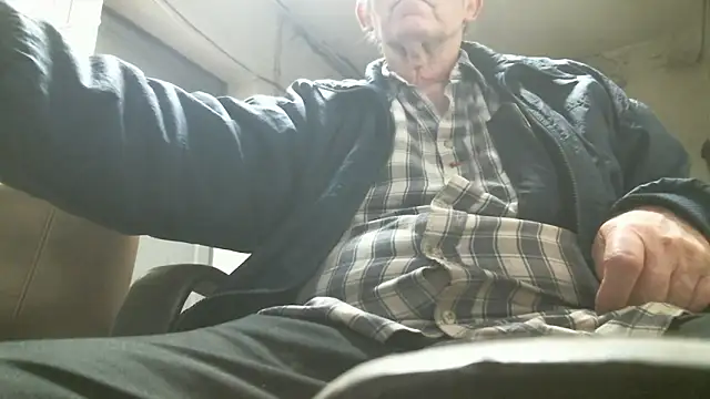 Snapshot of HaraldGermany chatting on December 17, 2025, 5:30 pm HaraldGermany online show from December 17, 2025, 5:30 pm