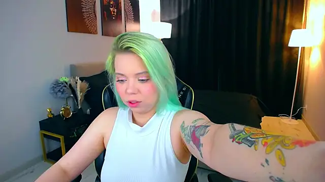 Snapshot of EnergyBunny_1 chatting on October 6, 2025, 7:33 pm EnergyBunny 1 online show from October 6, 2025, 7:33 pm