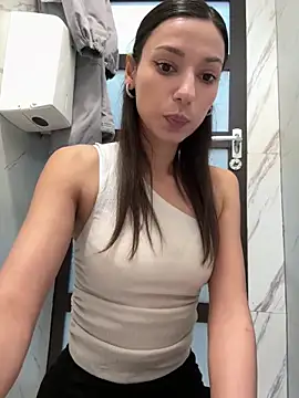  MiaQueen  online show from February 9, 2026, 11:20 pm