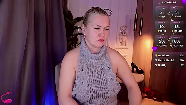 Snapshot of YolandaKiss chatting on March 18, 2025, 2:36 am YolandaKiss online show from March 18, 2025, 2:36 am