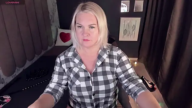 Snapshot of YolandaKiss chatting on October 16, 2025, 7:26 pm YolandaKiss online show from October 16, 2025, 7:26 pm
