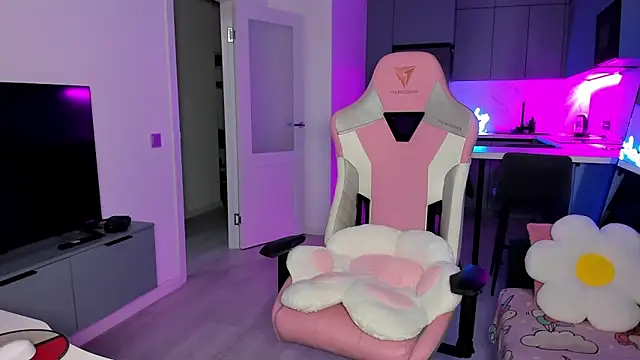 wow lovie online show from February 12, 2026, 4:40 am