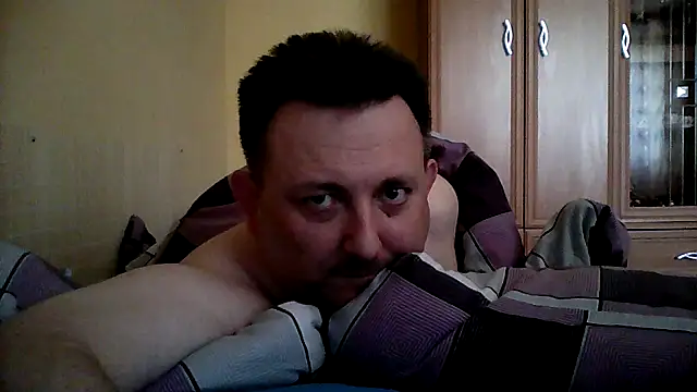 Snapshot of Novy73 chatting on April 28, 2026, 6:40 am Novy73 online show from April 28, 2026, 6:40 am