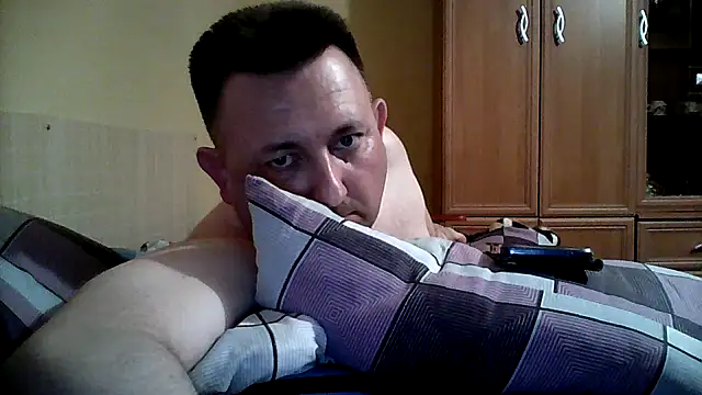 Snapshot of Novy73 chatting on April 28, 2026, 8:47 pm Novy73 online show from April 28, 2026, 8:47 pm