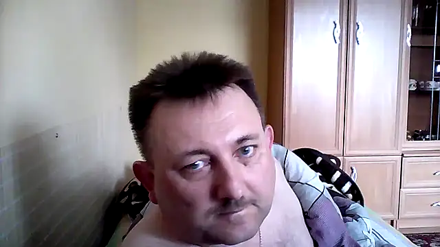Snapshot of Novy73 chatting on May 16, 2026, 12:04 pm Novy73 online show from May 16, 2026, 12:04 pm