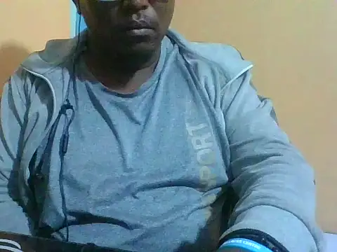 Snapshot of honeyswit chatting on May 9, 2026, 11:32 pm honeyswit online show from May 9, 2026, 11:32 pm