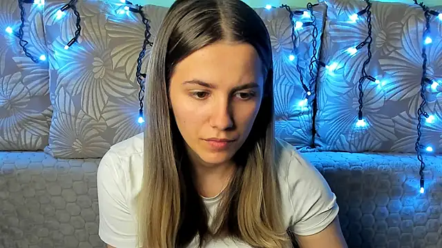 Snapshot of MaggieCake chatting on October 23, 2025, 2:22 am MaggieCake online show from October 23, 2025, 2:22 am