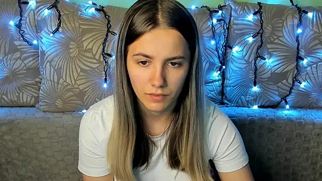 Snapshot of MaggieCake chatting on October 24, 2025, 2:19 am MaggieCake online show from October 24, 2025, 2:19 am