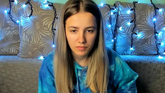 Snapshot of MaggieCake chatting on October 28, 2025, 1:53 am MaggieCake online show from October 28, 2025, 1:53 am