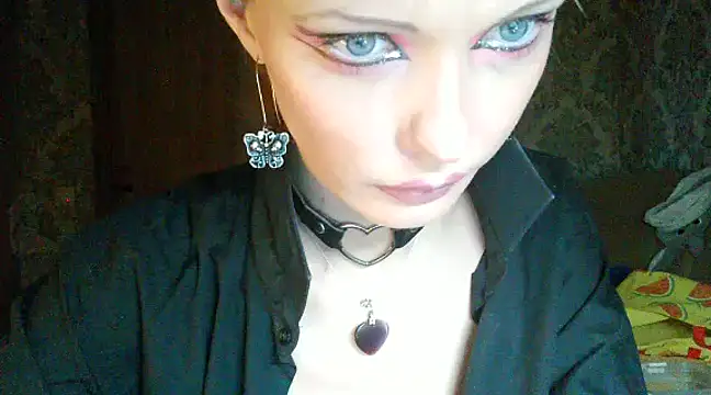 Snapshot of WildMissNiks chatting on December 6, 2024, 11:22 am WildMissNiks online show from December 6, 2024, 11:22 am