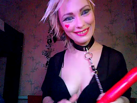 WildMissNiks online show from November 3, 2025, 8:15 am