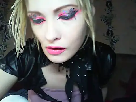 Snapshot of WildMissNiks chatting on June 20, 2026, 8:28 am WildMissNiks online show from June 20, 2026, 8:28 am