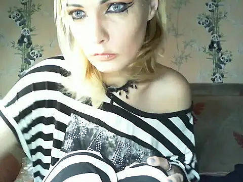Snapshot of WildMissNiks chatting on July 21, 2026, 6:38 am WildMissNiks online show from July 21, 2026, 6:38 am