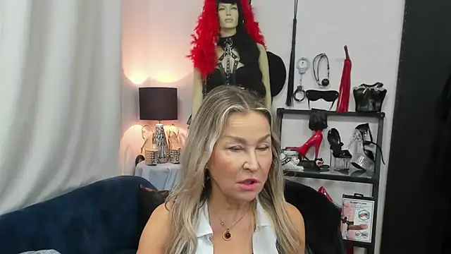 crystaLUX online show from October 30, 2025, 5:09 am