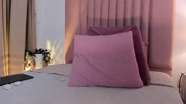 Snapshot of Christy_Sea chatting on February 12, 2025, 12:05 am Christy Sea online show from February 12, 2025, 12:05 am